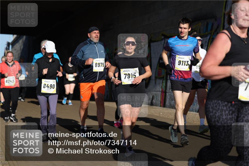 06.10.2024 - 19. swb-Marathon Bremen Michael Strokosch http://msf.ph/oto/7347114 06.10.2024 10:23:07 Laufen 8243, 8490, 8979, 7915, 2094, 024, 9113, 85 meine-sportfotos.de