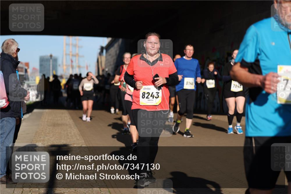 06.10.2024 - 19. swb-Marathon Bremen Michael Strokosch http://msf.ph/oto/7347130 06.10.2024 10:23:09 Laufen 8243, 814, 7840, 73 meine-sportfotos.de