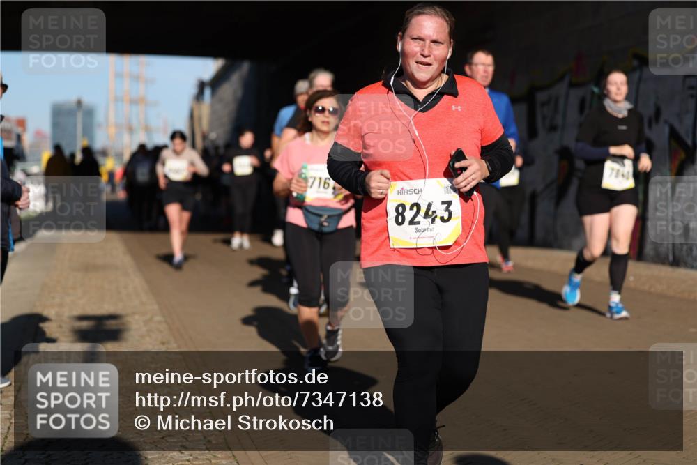 06.10.2024 - 19. swb-Marathon Bremen Michael Strokosch http://msf.ph/oto/7347138 06.10.2024 10:23:10 Laufen 716, 8243, 7840 meine-sportfotos.de