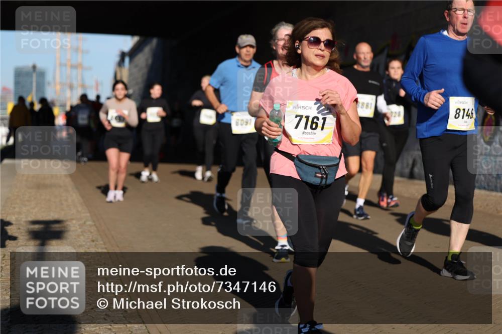 06.10.2024 - 19. swb-Marathon Bremen Michael Strokosch http://msf.ph/oto/7347146 06.10.2024 10:23:12 Laufen 8091, 7161, 881, 228, 8146 meine-sportfotos.de