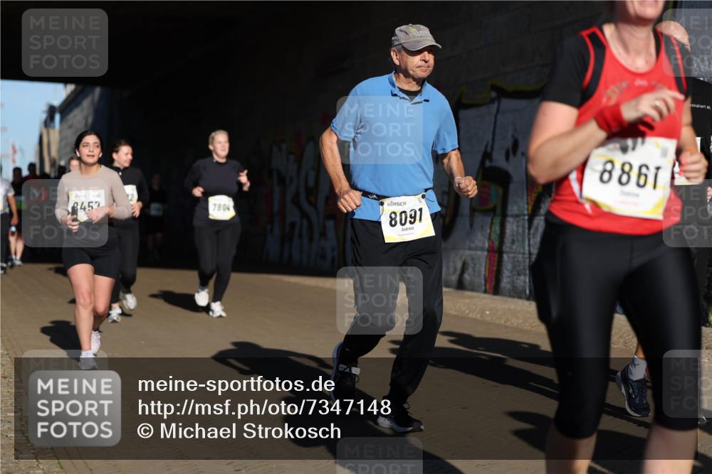 06.10.2024 - 19. swb-Marathon Bremen Michael Strokosch http://msf.ph/oto/7347148 06.10.2024 10:23:13 Laufen 8457, 7804, 8091, 8861 meine-sportfotos.de