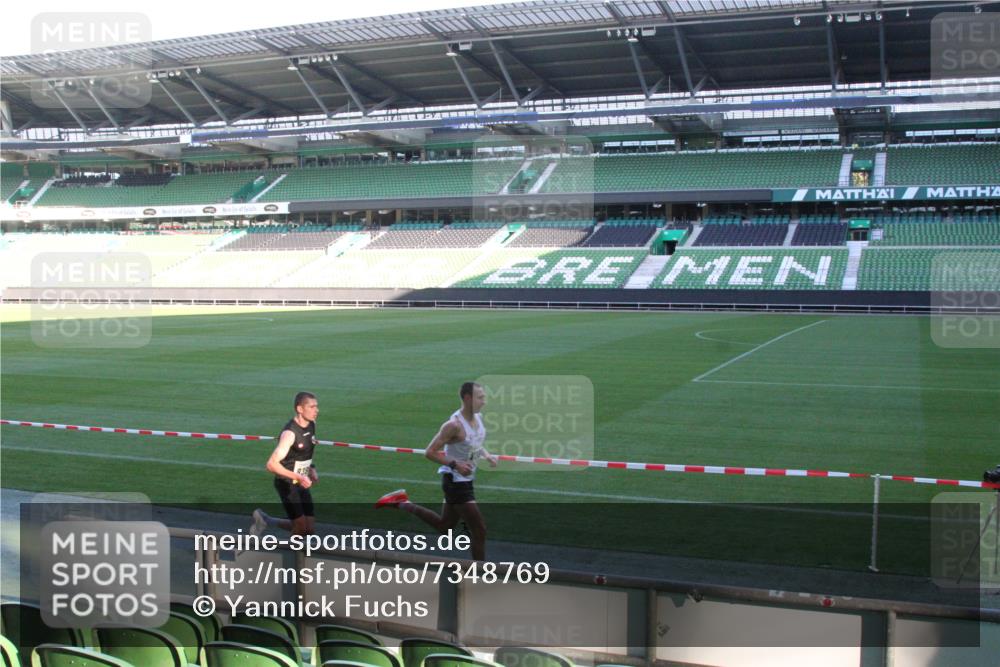 06.10.2024 - 19. swb-Marathon Bremen Yannick Fuchs http://msf.ph/oto/7348769 06.10.2024 10:14:56 Laufen im Stadion 41, 8350, 8395, 8396, 8667 meine-sportfotos.de