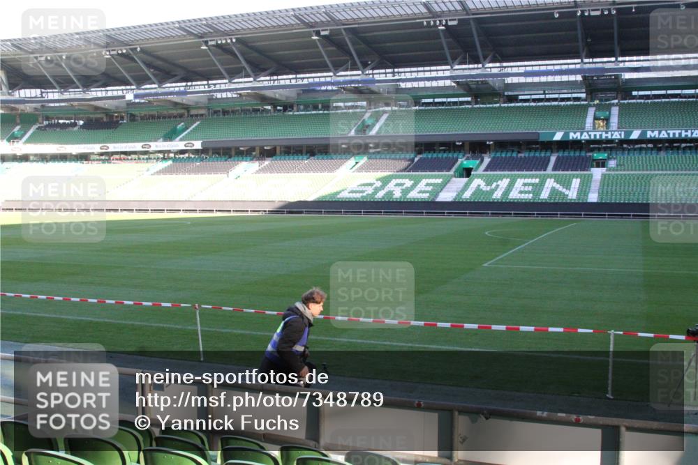 06.10.2024 - 19. swb-Marathon Bremen Yannick Fuchs http://msf.ph/oto/7348789 06.10.2024 10:15:16 Laufen im Stadion 41, 8350, 8395, 8396, 8667 meine-sportfotos.de