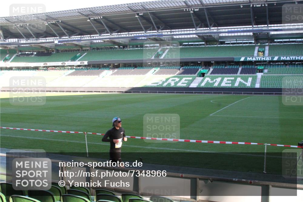 06.10.2024 - 19. swb-Marathon Bremen Yannick Fuchs http://msf.ph/oto/7348966 06.10.2024 10:19:52 Laufen im Stadion 7098, 7190, 8139, 8423, 8442, 8531, 8543, 8577, 8655, 8735, 8750, 8788, 8791, 8938, 8983 meine-sportfotos.de
