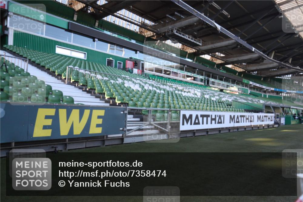 06.10.2024 - 19. swb-Marathon Bremen Yannick Fuchs http://msf.ph/oto/7358474 06.10.2024 09:56:32 Laufen im Stadion  meine-sportfotos.de