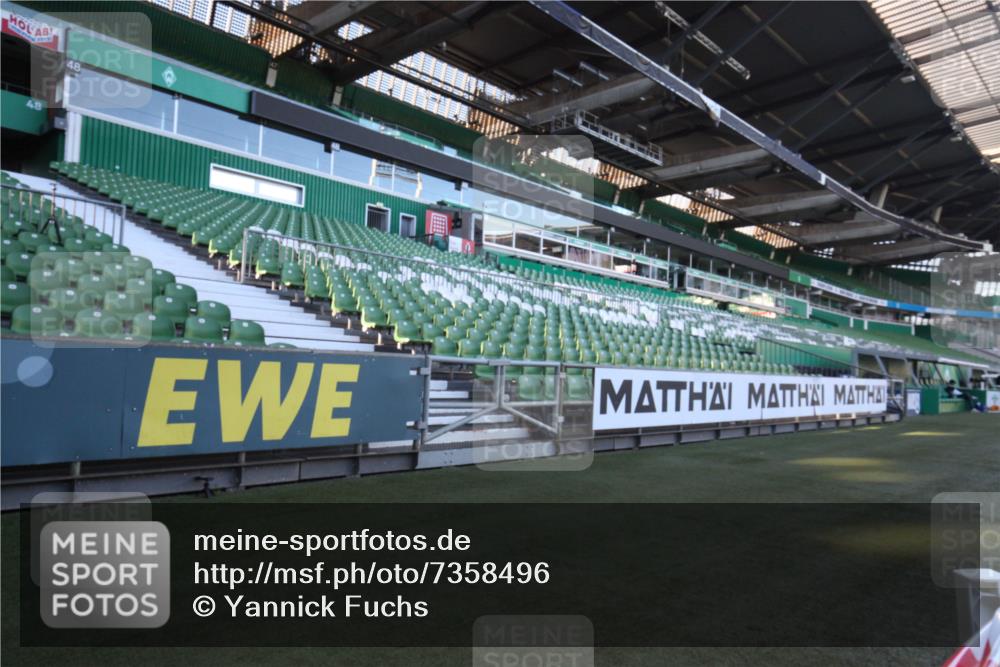 06.10.2024 - 19. swb-Marathon Bremen Yannick Fuchs http://msf.ph/oto/7358496 06.10.2024 09:57:02 Laufen im Stadion  meine-sportfotos.de