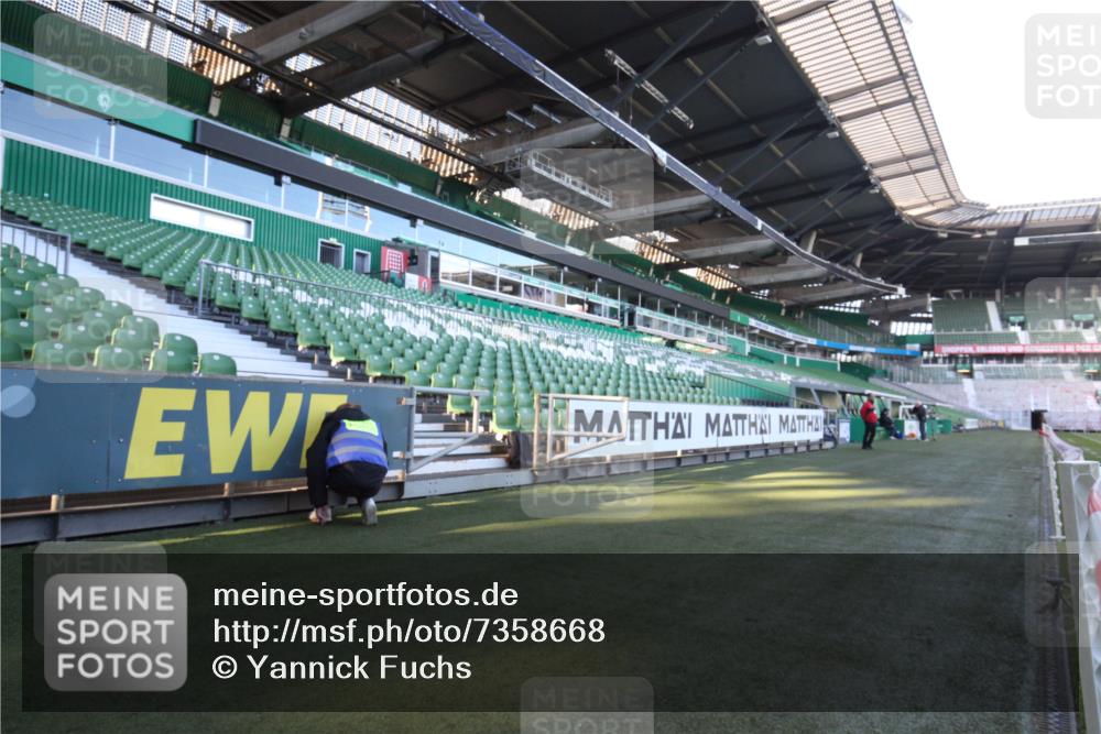 06.10.2024 - 19. swb-Marathon Bremen Yannick Fuchs http://msf.ph/oto/7358668 06.10.2024 10:13:29 Laufen im Stadion  meine-sportfotos.de