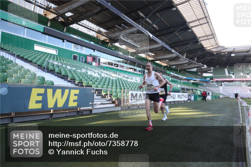 06.10.2024 - 19. swb-Marathon Bremen Yannick Fuchs http://msf.ph/oto/7358778 06.10.2024 10:14:50 Laufen im Stadion 41, 8350, 8395, 8396, 8667 meine-sportfotos.de