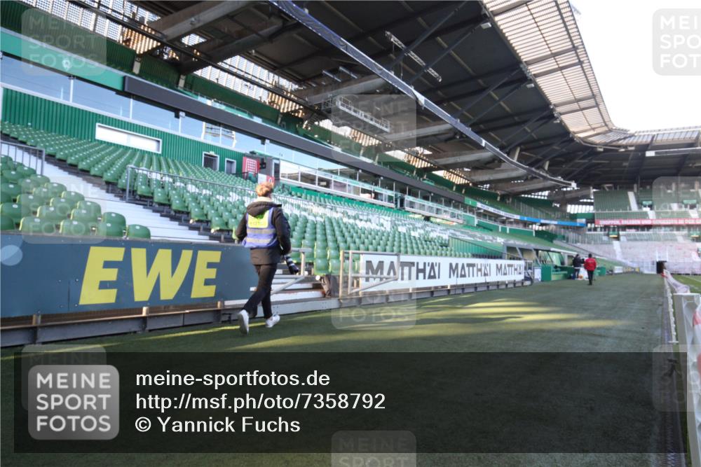 06.10.2024 - 19. swb-Marathon Bremen Yannick Fuchs http://msf.ph/oto/7358792 06.10.2024 10:14:55 Laufen im Stadion 41, 8350, 8395, 8396, 8667 meine-sportfotos.de