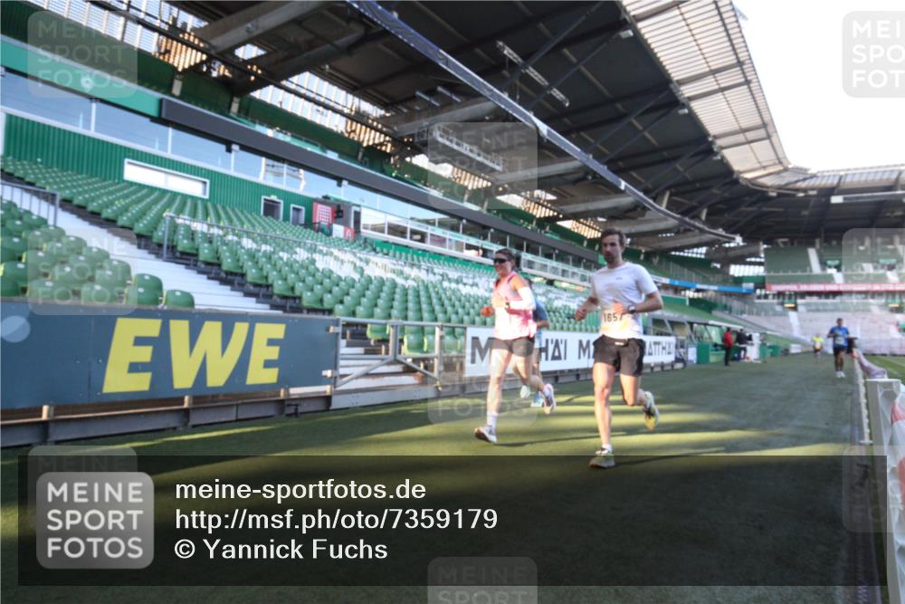 06.10.2024 - 19. swb-Marathon Bremen Yannick Fuchs http://msf.ph/oto/7359179 06.10.2024 10:20:54 Laufen im Stadion 7230, 7719, 8093, 8397, 8657, 8825, 8937, 8948, 8955, 9105 meine-sportfotos.de