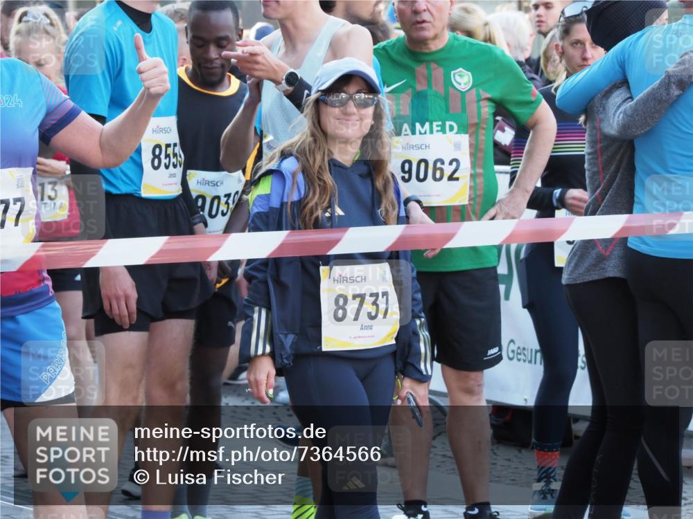 06.10.2024 - 19. swb-Marathon Bremen Luisa Fischer http://msf.ph/oto/7364566 06.10.2024 09:47:13 Allgemein zum Event 24, 77, 13, 855, 903, 8737, 9062, 302 meine-sportfotos.de