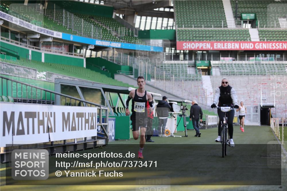 06.10.2024 - 19. swb-Marathon Bremen Yannick Fuchs http://msf.ph/oto/7373471 06.10.2024 10:14:42 Laufen im Stadion 41, 8350, 8667 meine-sportfotos.de