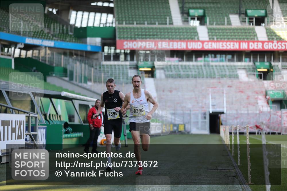 06.10.2024 - 19. swb-Marathon Bremen Yannick Fuchs http://msf.ph/oto/7373672 06.10.2024 10:14:49 Laufen im Stadion 41, 8350, 8395, 8396, 8667 meine-sportfotos.de