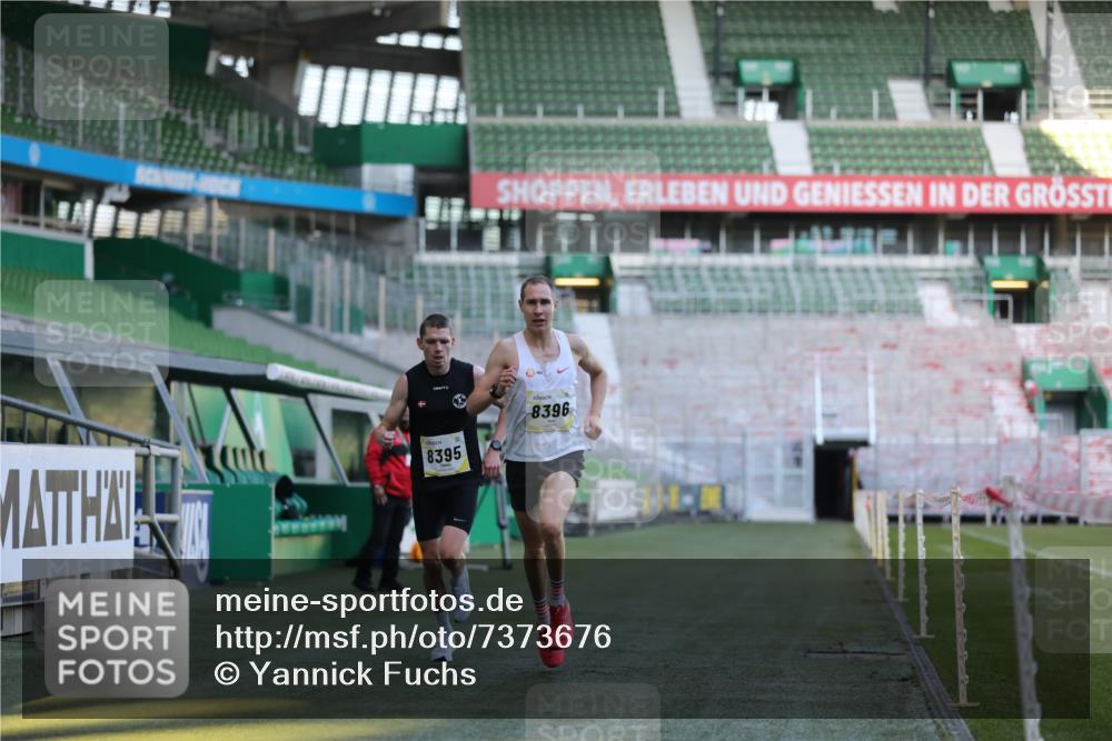 06.10.2024 - 19. swb-Marathon Bremen Yannick Fuchs http://msf.ph/oto/7373676 06.10.2024 10:14:49 Laufen im Stadion 41, 8350, 8395, 8396, 8667 meine-sportfotos.de
