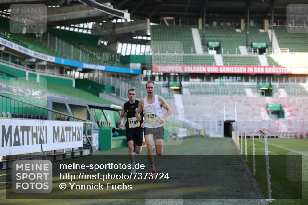 06.10.2024 - 19. swb-Marathon Bremen Yannick Fuchs http://msf.ph/oto/7373724 06.10.2024 10:14:49 Laufen im Stadion 41, 8350, 8395, 8396, 8667 meine-sportfotos.de
