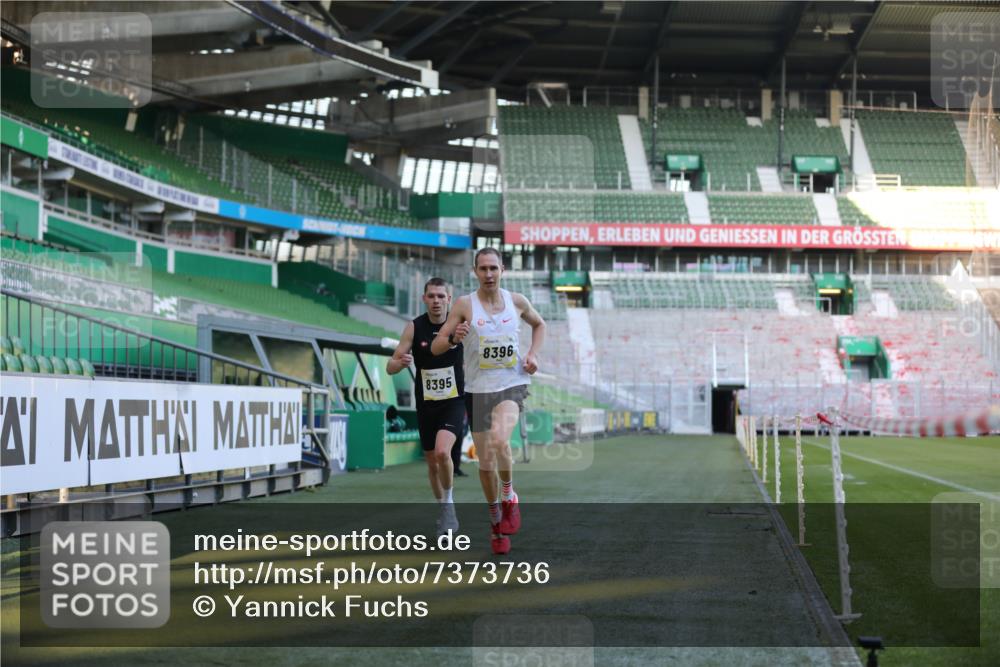 06.10.2024 - 19. swb-Marathon Bremen Yannick Fuchs http://msf.ph/oto/7373736 06.10.2024 10:14:50 Laufen im Stadion 41, 8350, 8395, 8396, 8667 meine-sportfotos.de