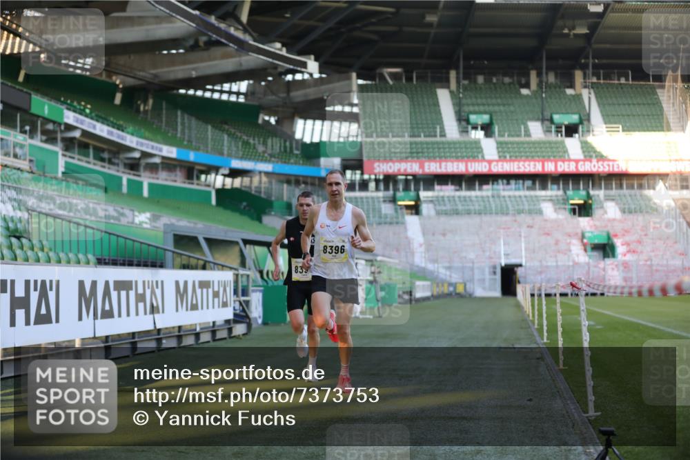 06.10.2024 - 19. swb-Marathon Bremen Yannick Fuchs http://msf.ph/oto/7373753 06.10.2024 10:14:50 Laufen im Stadion 41, 8350, 8395, 8396, 8667 meine-sportfotos.de