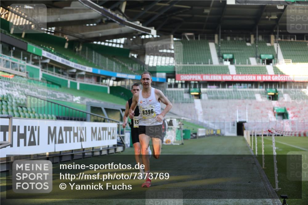 06.10.2024 - 19. swb-Marathon Bremen Yannick Fuchs http://msf.ph/oto/7373769 06.10.2024 10:14:50 Laufen im Stadion 41, 8350, 8395, 8396, 8667 meine-sportfotos.de