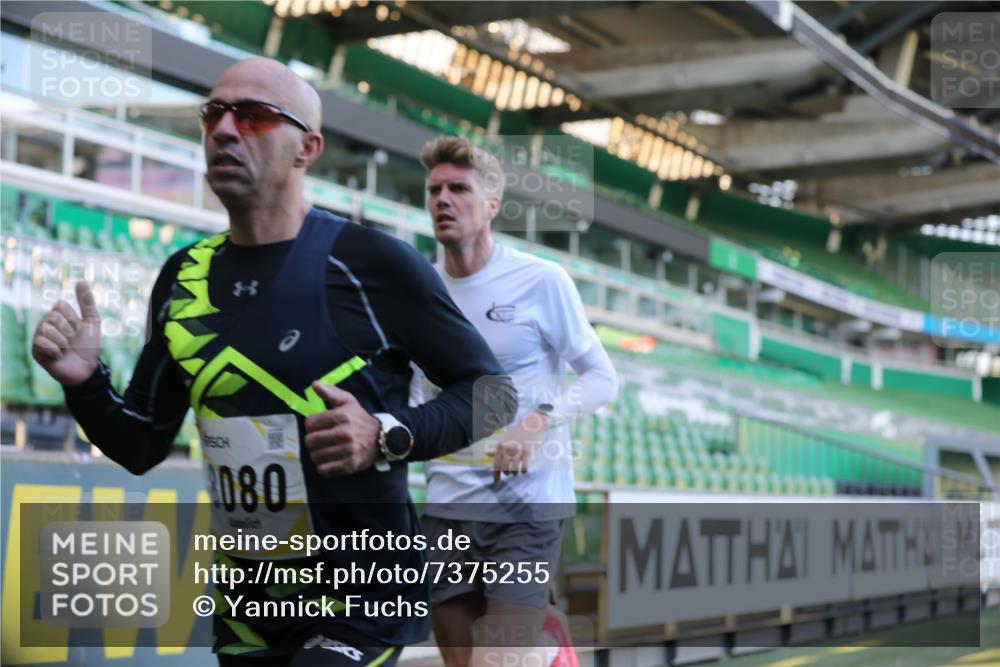 06.10.2024 - 19. swb-Marathon Bremen Yannick Fuchs http://msf.ph/oto/7375255 06.10.2024 10:16:45 Laufen im Stadion 44, 51, 7498, 8080, 8211, 8559, 8600 meine-sportfotos.de
