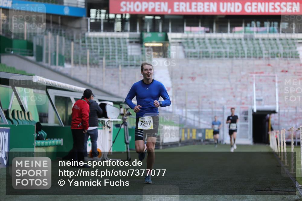 06.10.2024 - 19. swb-Marathon Bremen Yannick Fuchs http://msf.ph/oto/7377077 06.10.2024 10:18:34 Laufen im Stadion 7247, 8300, 8513, 8647, 8753, 8780, 9063 meine-sportfotos.de