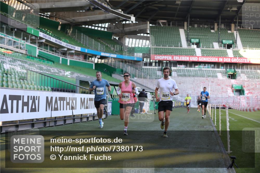06.10.2024 - 19. swb-Marathon Bremen Yannick Fuchs http://msf.ph/oto/7380173 06.10.2024 10:20:54 Laufen im Stadion 7230, 7719, 8397, 8657, 8825, 8948, 8955, 9105 meine-sportfotos.de