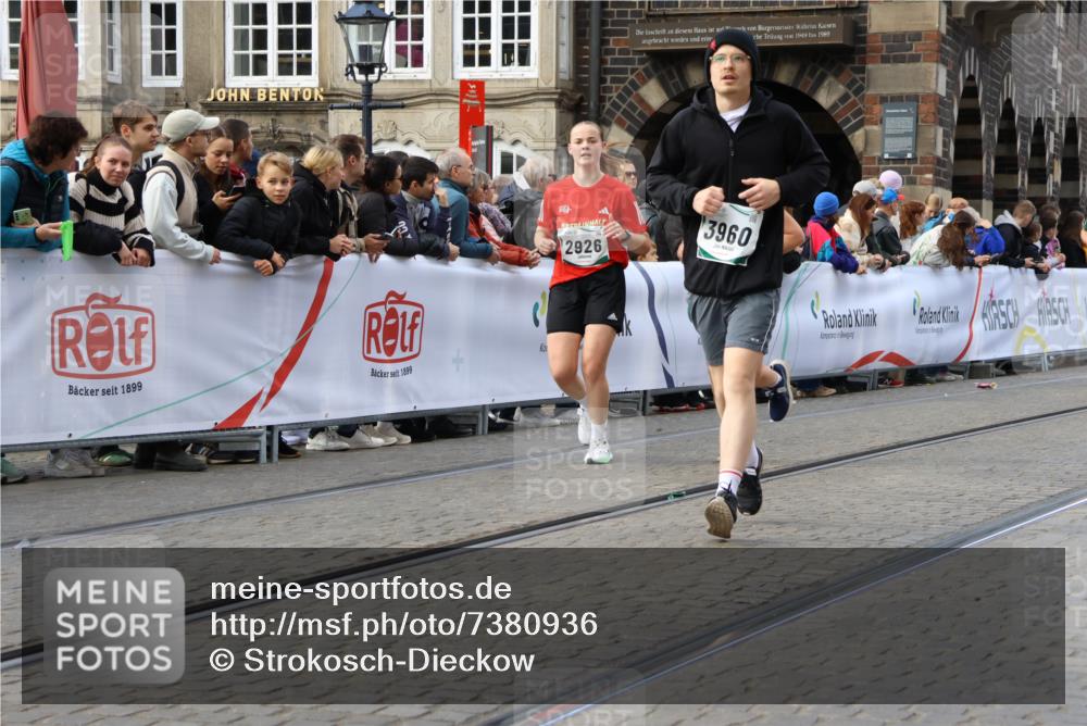 06.10.2024 - 19. swb-Marathon Bremen Strokosch-Dieckow http://msf.ph/oto/7380936 06.10.2024 14:09:46 Ziel 2126, 2926, 3327, 3889, 3960, 4511, 4992, 5011, 5019, 5168, 5199, 6120 meine-sportfotos.de