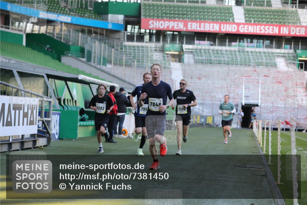06.10.2024 - 19. swb-Marathon Bremen Yannick Fuchs http://msf.ph/oto/7381450 06.10.2024 10:21:40 Laufen im Stadion 7019, 7376, 7646, 7839, 7963, 8093, 8292, 8583, 8602, 8631, 8792, 8797, 8937 meine-sportfotos.de