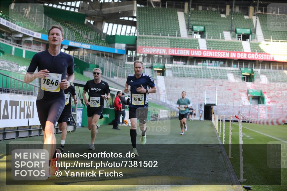 06.10.2024 - 19. swb-Marathon Bremen Yannick Fuchs http://msf.ph/oto/7381502 06.10.2024 10:21:42 Laufen im Stadion 7019, 7376, 7646, 7839, 7963, 8093, 8292, 8583, 8602, 8631, 8792, 8797 meine-sportfotos.de