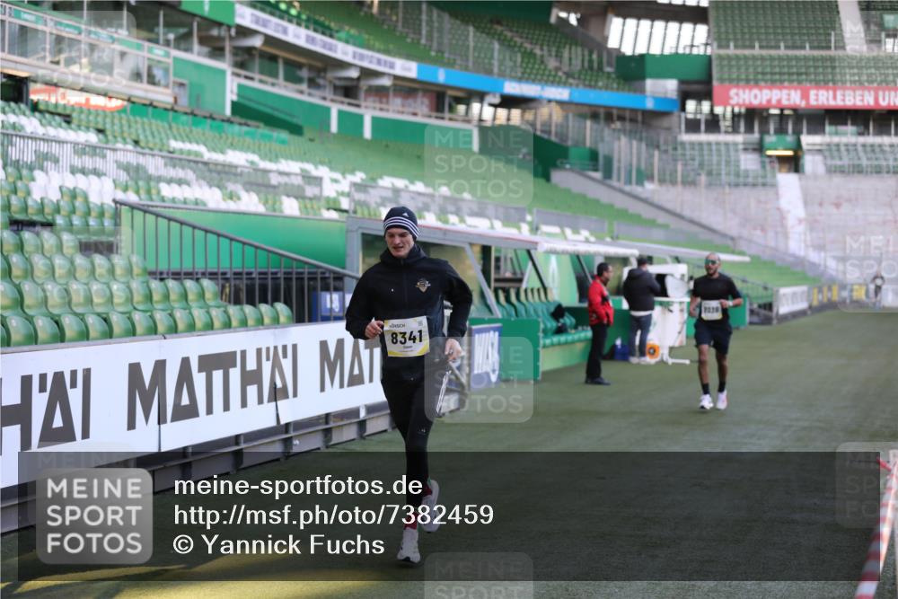 06.10.2024 - 19. swb-Marathon Bremen Yannick Fuchs http://msf.ph/oto/7382459 06.10.2024 10:22:50 Laufen im Stadion 7105, 7157, 7649, 7993, 8275, 8341, 8466, 9033, 9036, 9087, 9122 meine-sportfotos.de