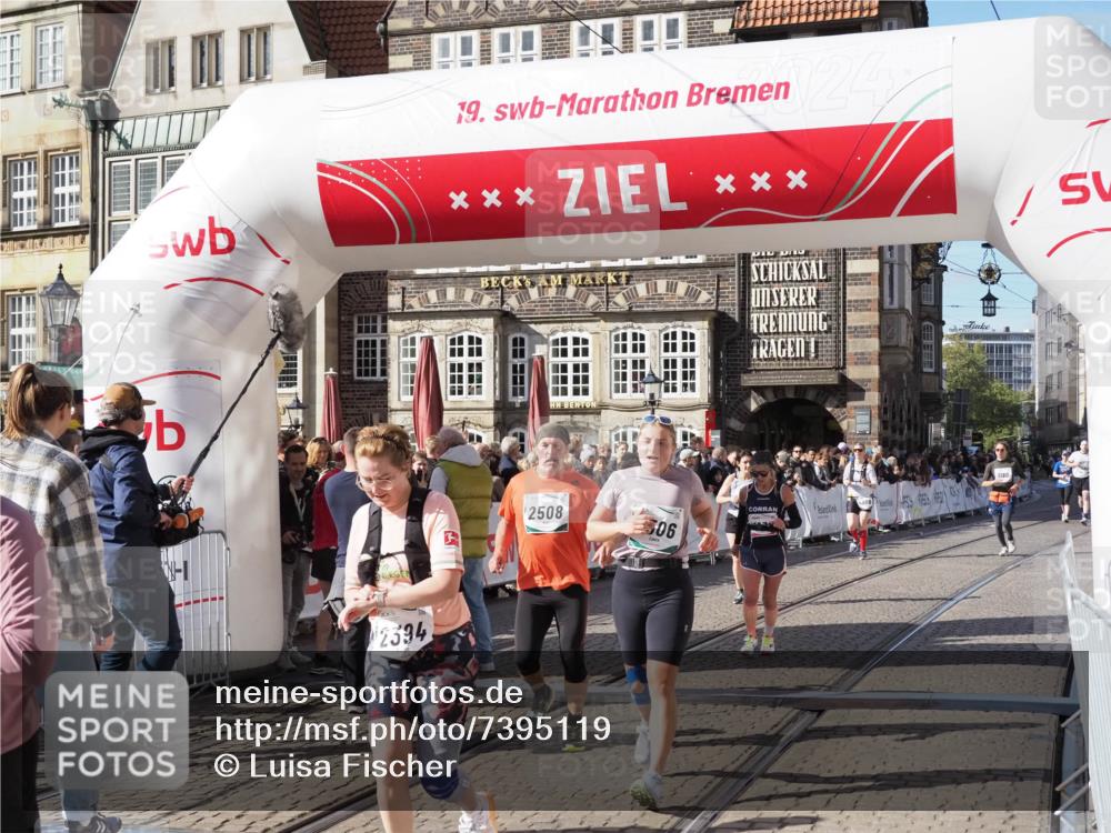 06.10.2024 - 19. swb-Marathon Bremen Luisa Fischer http://msf.ph/oto/7395119 06.10.2024 14:03:29 Ziel 1180, 1636, 2394, 2506, 2508, 3669, 3864, 4006 meine-sportfotos.de