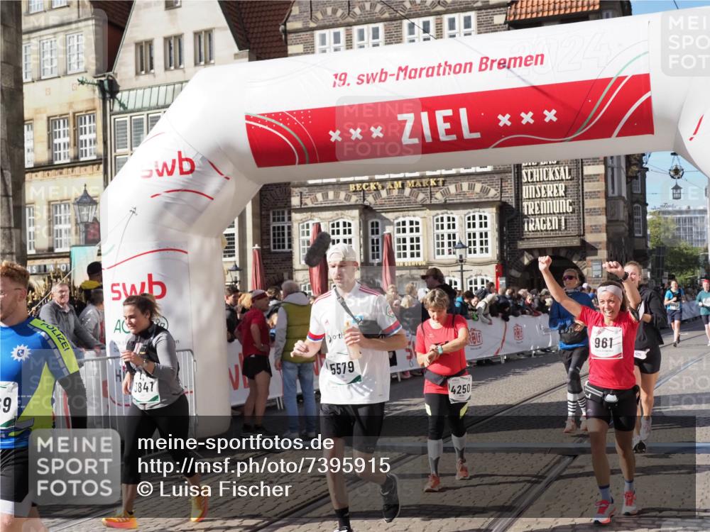 06.10.2024 - 19. swb-Marathon Bremen Luisa Fischer http://msf.ph/oto/7395915 06.10.2024 14:03:50 Ziel 961, 1213, 3025, 3841, 4250, 4959, 5269, 5579 meine-sportfotos.de