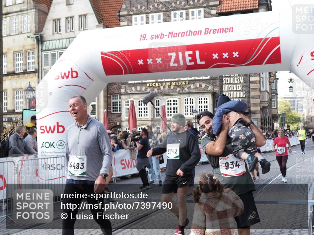06.10.2024 - 19. swb-Marathon Bremen Luisa Fischer http://msf.ph/oto/7397490 06.10.2024 14:04:51 Ziel 2181, 2221, 2243, 2457, 3570, 4493, 4873, 6053, 6242 meine-sportfotos.de