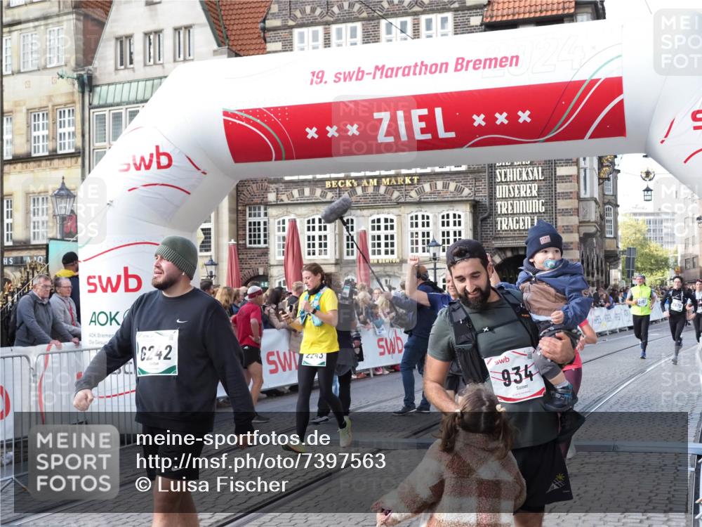 06.10.2024 - 19. swb-Marathon Bremen Luisa Fischer http://msf.ph/oto/7397563 06.10.2024 14:04:53 Ziel 2181, 2221, 2243, 2457, 3570, 4493, 4873, 6053 meine-sportfotos.de