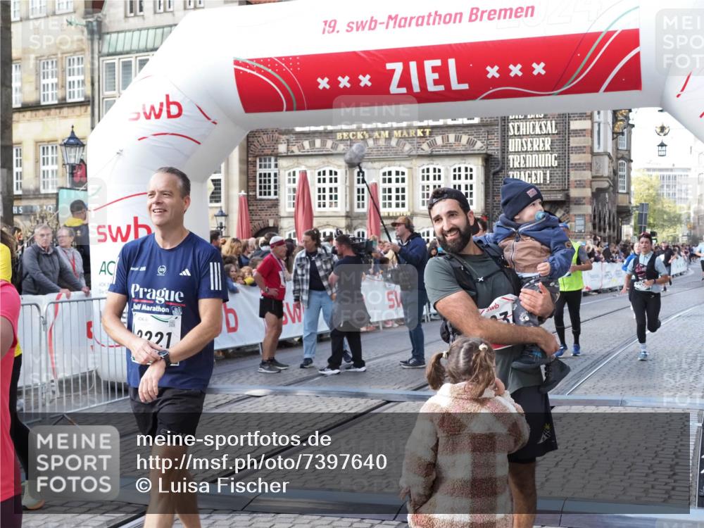 06.10.2024 - 19. swb-Marathon Bremen Luisa Fischer http://msf.ph/oto/7397640 06.10.2024 14:04:56 Ziel 2181, 2221, 2243, 2708, 3570, 4873, 5617, 6053 meine-sportfotos.de