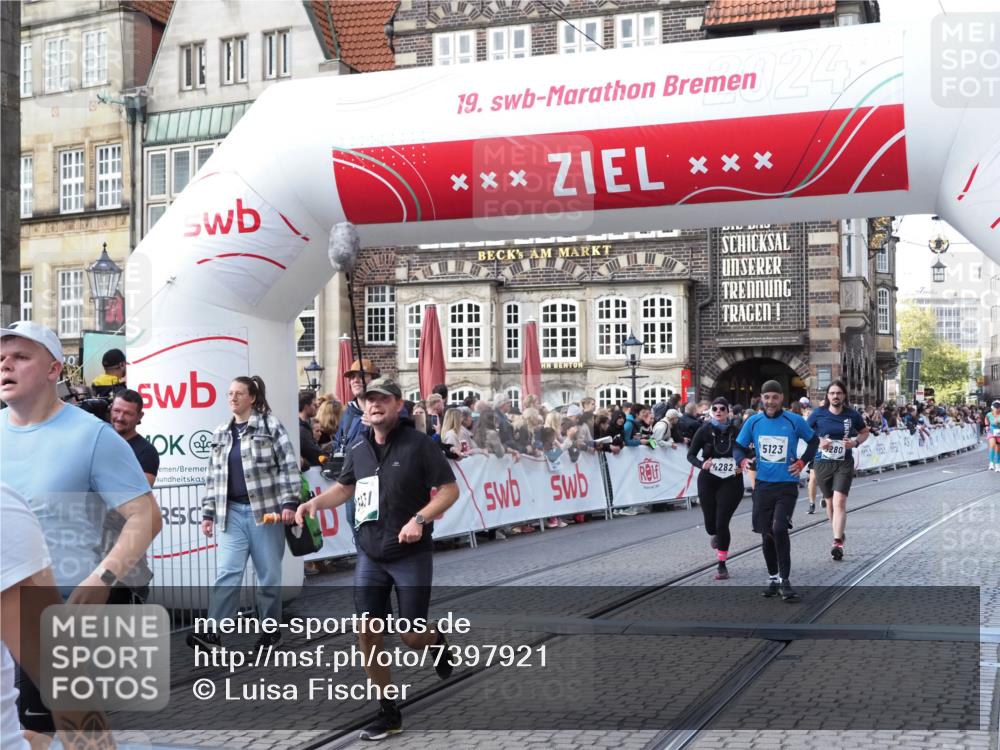 06.10.2024 - 19. swb-Marathon Bremen Luisa Fischer http://msf.ph/oto/7397921 06.10.2024 14:05:06 Ziel 1667, 2708, 3941, 4082, 4282, 5123, 5280, 5386, 5431, 5617, 6122 meine-sportfotos.de