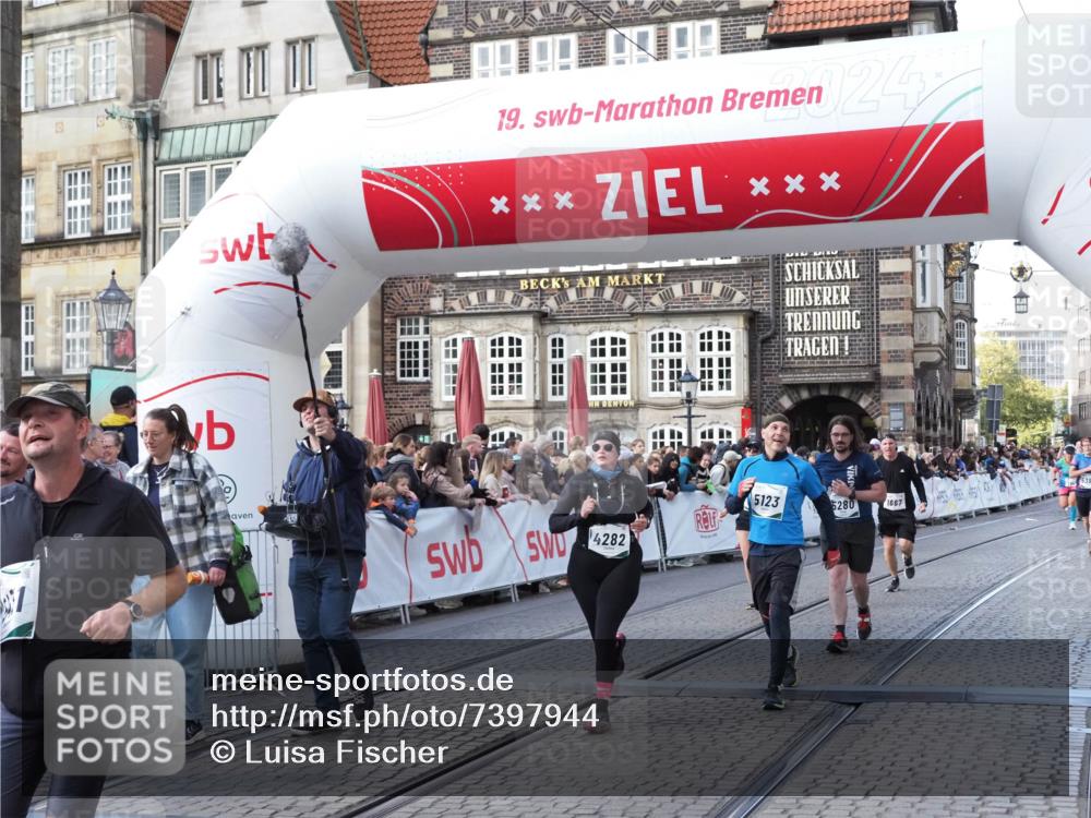 06.10.2024 - 19. swb-Marathon Bremen Luisa Fischer http://msf.ph/oto/7397944 06.10.2024 14:05:07 Ziel 1667, 3941, 4082, 4282, 5123, 5280, 5386, 5431, 6122 meine-sportfotos.de