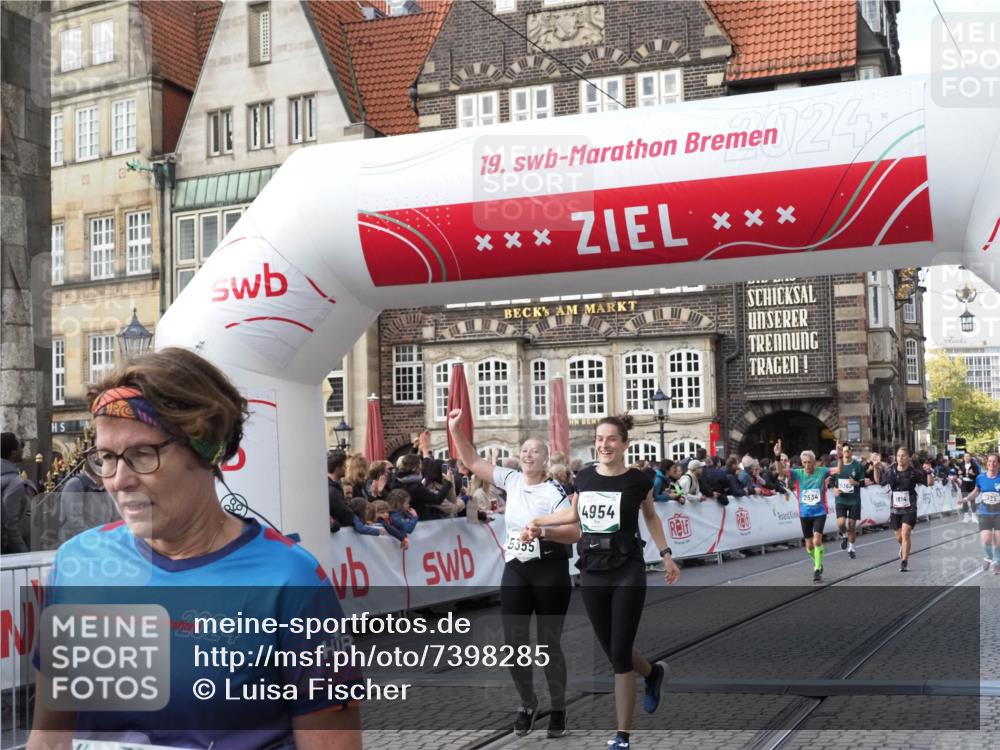 06.10.2024 - 19. swb-Marathon Bremen Luisa Fischer http://msf.ph/oto/7398285 06.10.2024 14:05:16 Ziel 725, 1614, 2534, 3941, 4954, 5355, 5363, 5386 meine-sportfotos.de