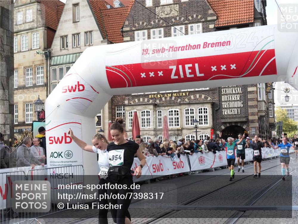 06.10.2024 - 19. swb-Marathon Bremen Luisa Fischer http://msf.ph/oto/7398317 06.10.2024 14:05:17 Ziel 725, 1614, 2534, 3941, 4954, 5355, 5363, 5386 meine-sportfotos.de