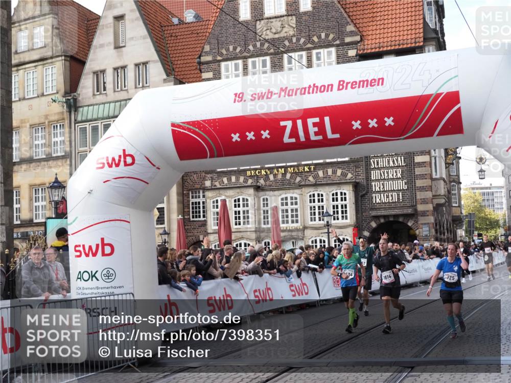 06.10.2024 - 19. swb-Marathon Bremen Luisa Fischer http://msf.ph/oto/7398351 06.10.2024 14:05:18 Ziel 725, 1614, 2534, 3941, 4954, 5355, 5363 meine-sportfotos.de