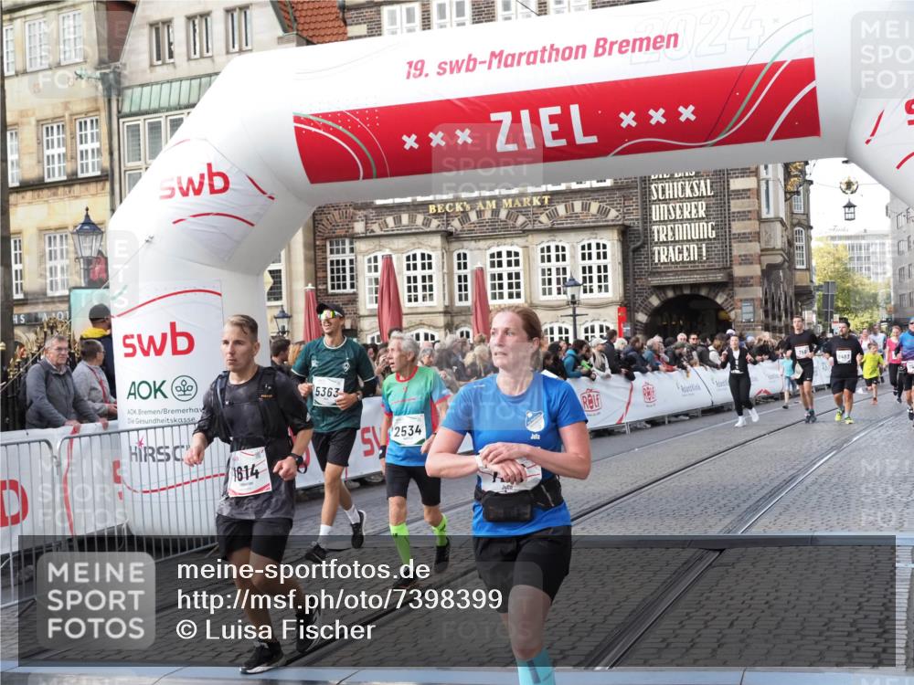 06.10.2024 - 19. swb-Marathon Bremen Luisa Fischer http://msf.ph/oto/7398399 06.10.2024 14:05:21 Ziel 725, 750, 1407, 1614, 2072, 2534, 4954, 5355, 5363, 6463, 6497 meine-sportfotos.de