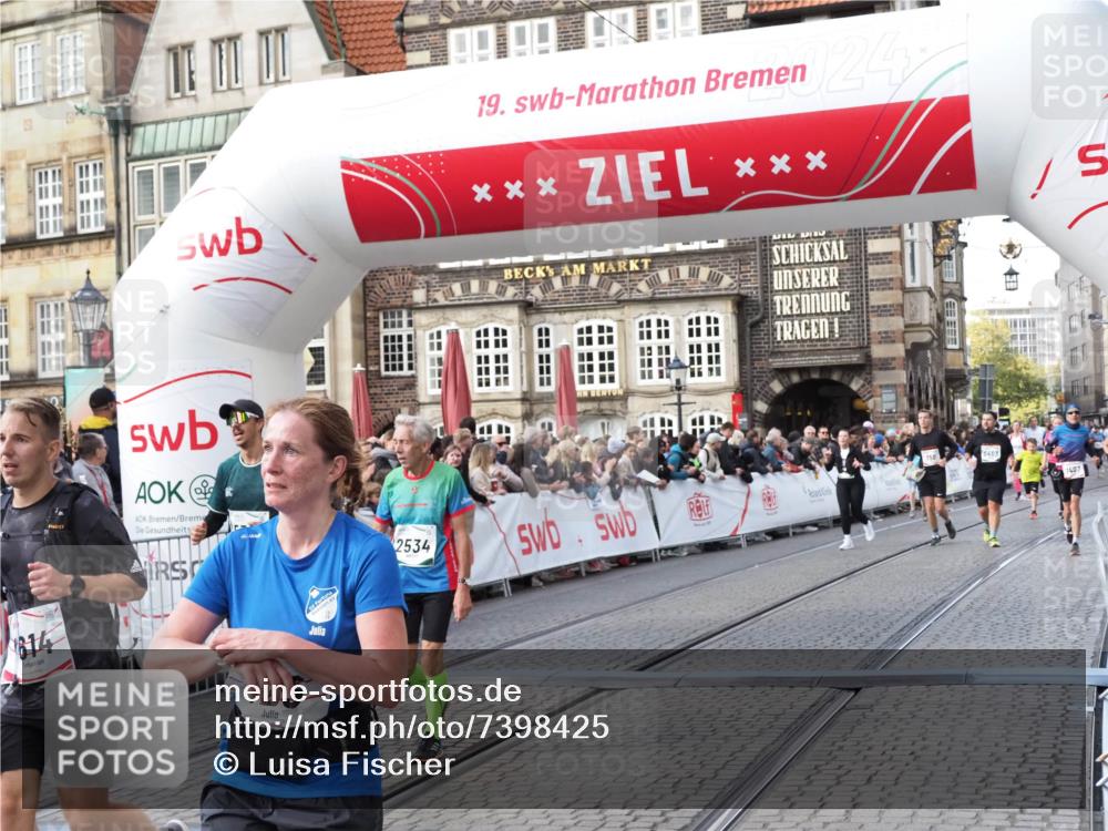 06.10.2024 - 19. swb-Marathon Bremen Luisa Fischer http://msf.ph/oto/7398425 06.10.2024 14:05:22 Ziel 725, 750, 1407, 1614, 2072, 2534, 2681, 5363, 6463, 6497 meine-sportfotos.de
