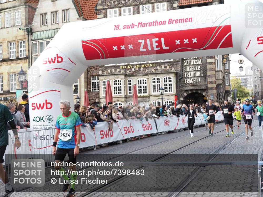 06.10.2024 - 19. swb-Marathon Bremen Luisa Fischer http://msf.ph/oto/7398483 06.10.2024 14:05:23 Ziel 725, 750, 1407, 1614, 2072, 2534, 2681, 5363, 6463, 6497 meine-sportfotos.de