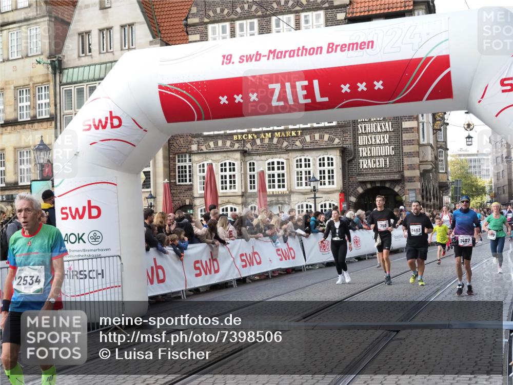 06.10.2024 - 19. swb-Marathon Bremen Luisa Fischer http://msf.ph/oto/7398506 06.10.2024 14:05:24 Ziel 725, 750, 1407, 1614, 2072, 2534, 2681, 5363, 6343, 6463, 6497 meine-sportfotos.de