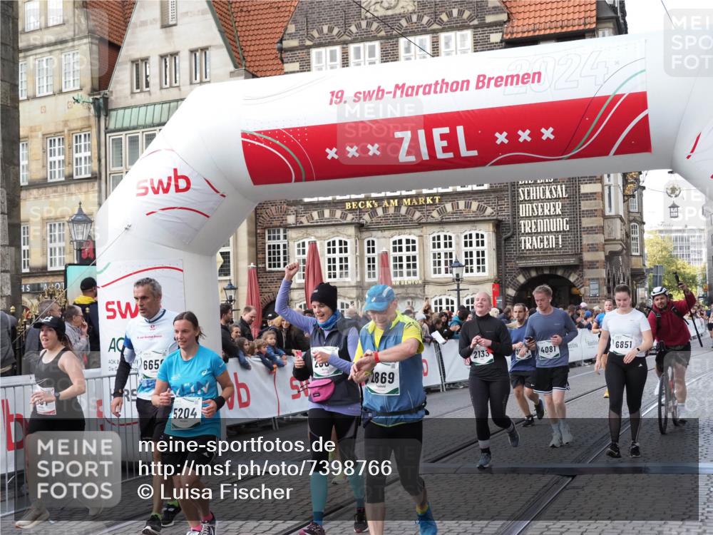 06.10.2024 - 19. swb-Marathon Bremen Luisa Fischer http://msf.ph/oto/7398766 06.10.2024 14:05:36 Ziel 1161, 1532, 2133, 2563, 2774, 2868, 2869, 3684, 4081, 5204, 6343, 6659, 6851, 6917 meine-sportfotos.de
