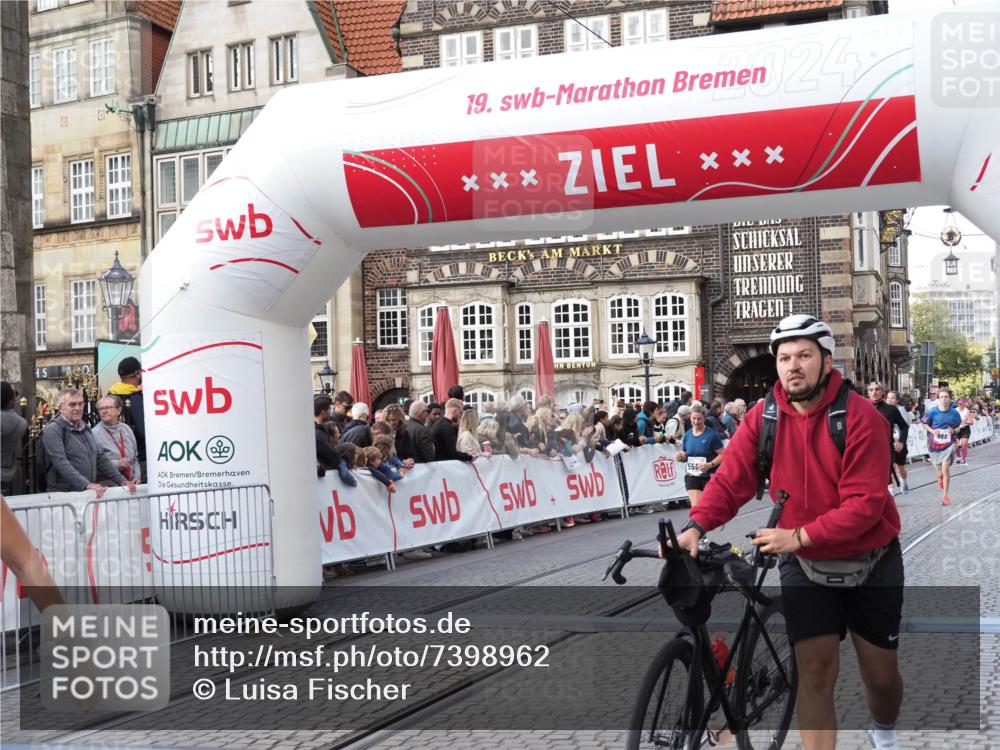 06.10.2024 - 19. swb-Marathon Bremen Luisa Fischer http://msf.ph/oto/7398962 06.10.2024 14:05:44 Ziel 362, 968, 1143, 1424, 1497, 1532, 2774, 5583 meine-sportfotos.de