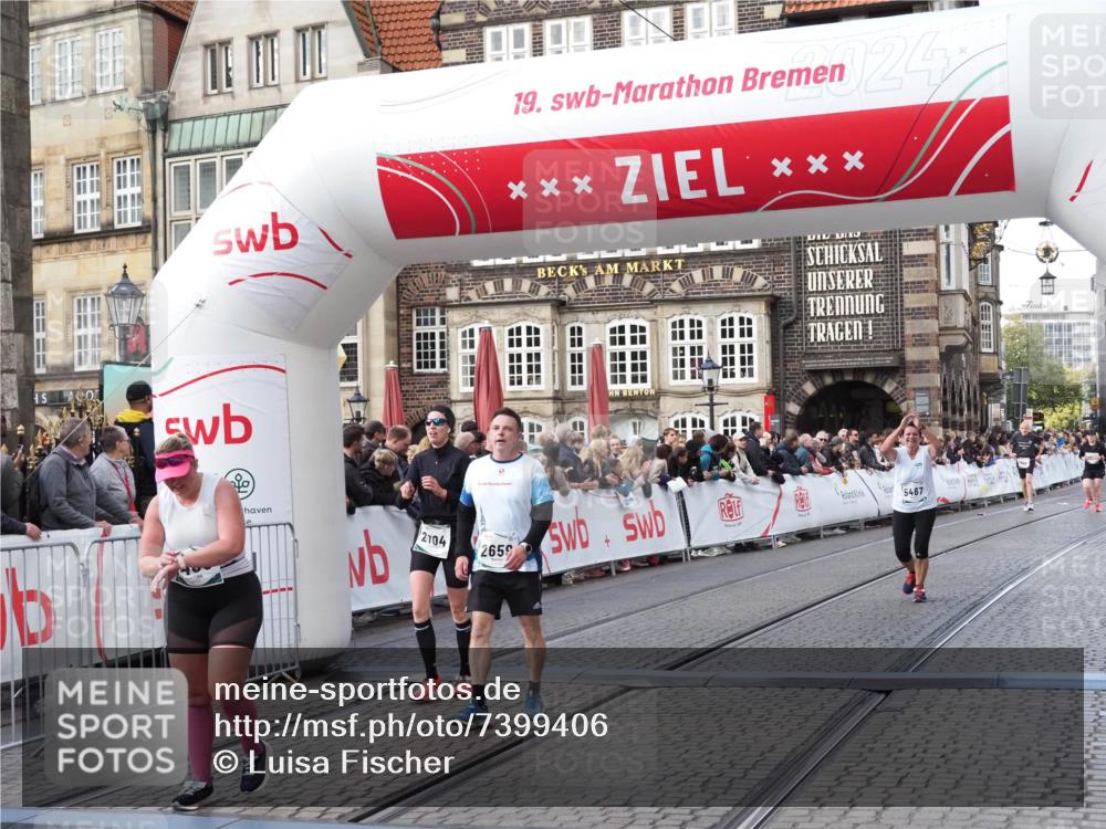 06.10.2024 - 19. swb-Marathon Bremen Luisa Fischer http://msf.ph/oto/7399406 06.10.2024 14:05:59 Ziel 2659, 2704, 5467, 6292, 6400 meine-sportfotos.de