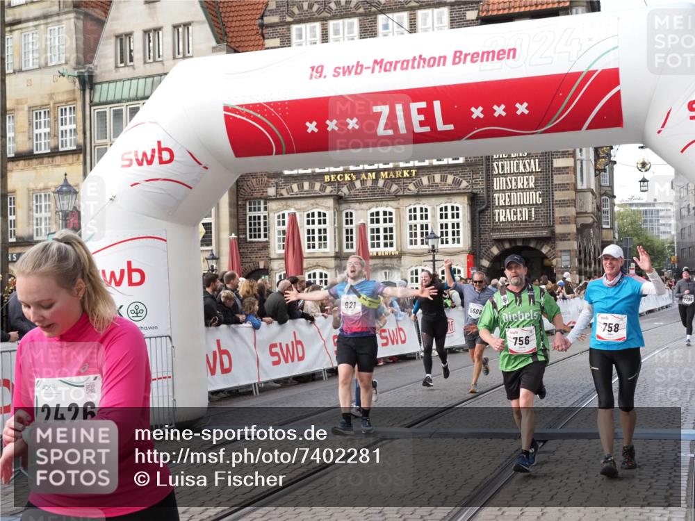 06.10.2024 - 19. swb-Marathon Bremen Luisa Fischer http://msf.ph/oto/7402281 06.10.2024 14:07:32 Ziel 756, 758, 921, 2290, 2426, 3813, 4079, 5608, 5655, 6392, 6656 meine-sportfotos.de