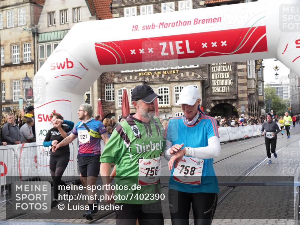 06.10.2024 - 19. swb-Marathon Bremen Luisa Fischer http://msf.ph/oto/7402390 06.10.2024 14:07:35 Ziel 756, 758, 921, 2290, 3813, 4079, 5608, 5655 meine-sportfotos.de