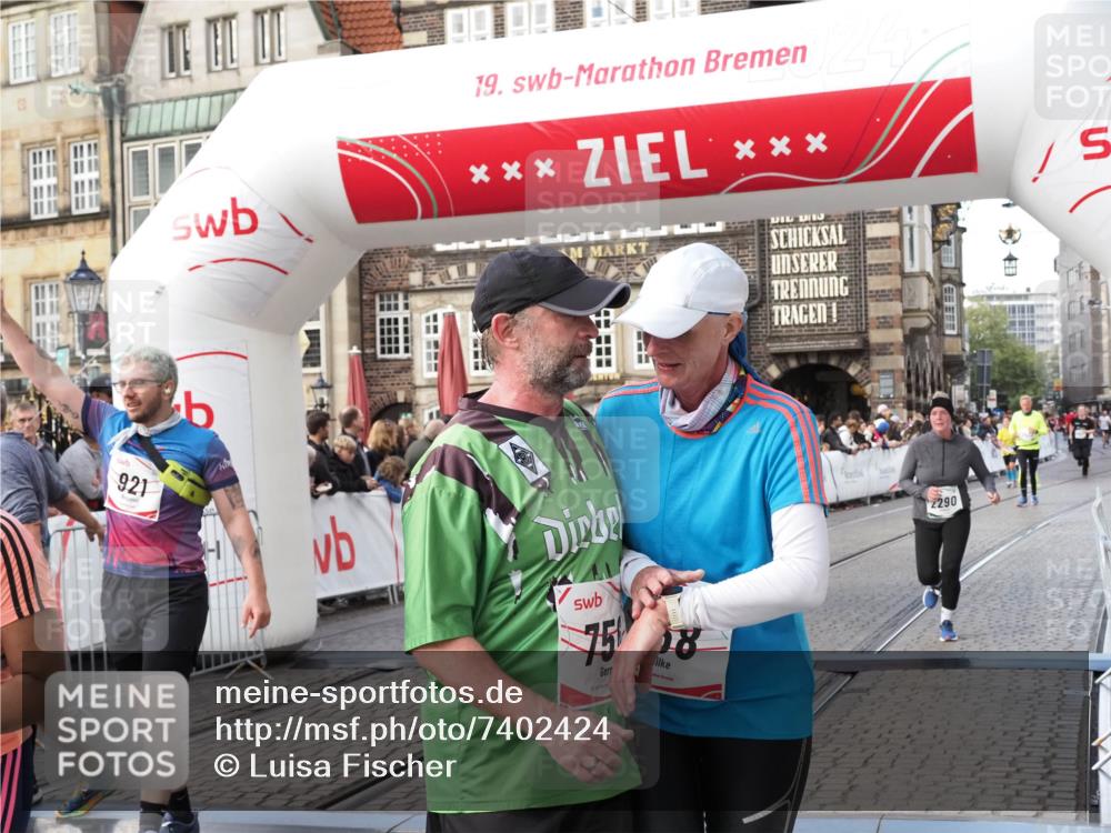 06.10.2024 - 19. swb-Marathon Bremen Luisa Fischer http://msf.ph/oto/7402424 06.10.2024 14:07:36 Ziel 756, 758, 921, 2290, 2432, 3813, 4079, 5608, 5655 meine-sportfotos.de