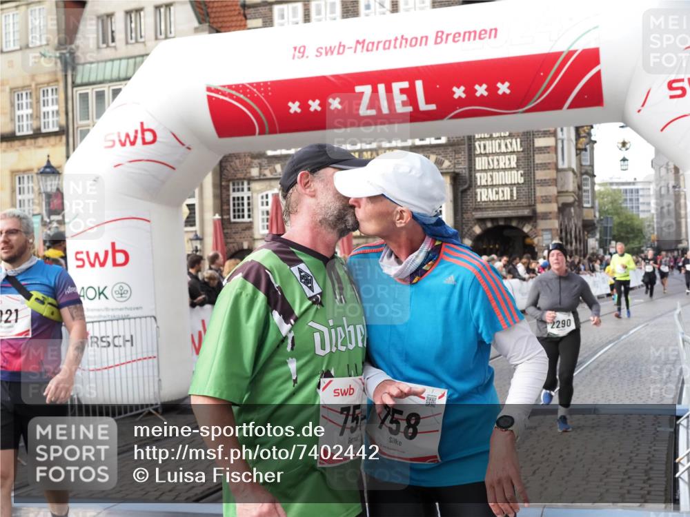 06.10.2024 - 19. swb-Marathon Bremen Luisa Fischer http://msf.ph/oto/7402442 06.10.2024 14:07:37 Ziel 756, 758, 921, 2290, 2432, 3813, 4079, 5608, 5655 meine-sportfotos.de